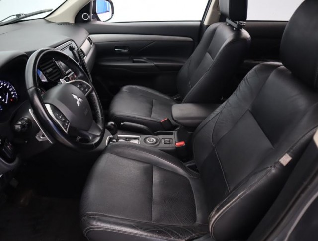 Mitsubishi Outlander  2.2 DI-D Intense