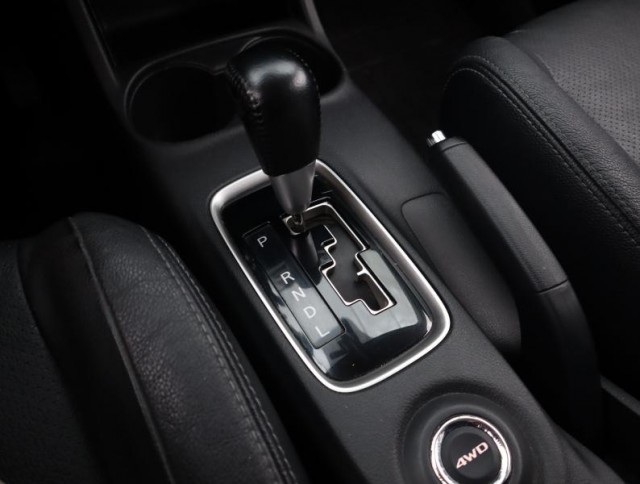 Mitsubishi Outlander  2.2 DI-D Intense
