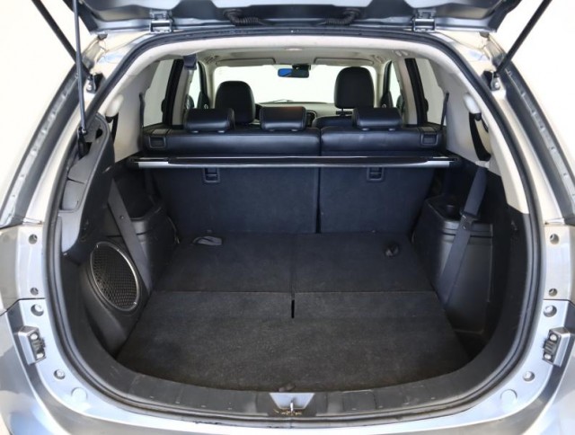 Mitsubishi Outlander  2.2 DI-D Intense