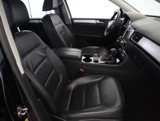 Volkswagen Touareg  3.0 TDI Business