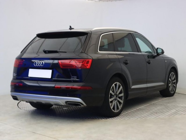 Audi Q7  3.0 TDI 