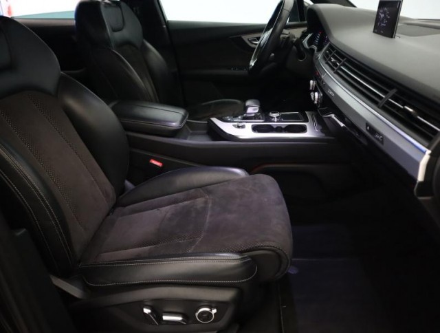 Audi Q7  3.0 TDI 