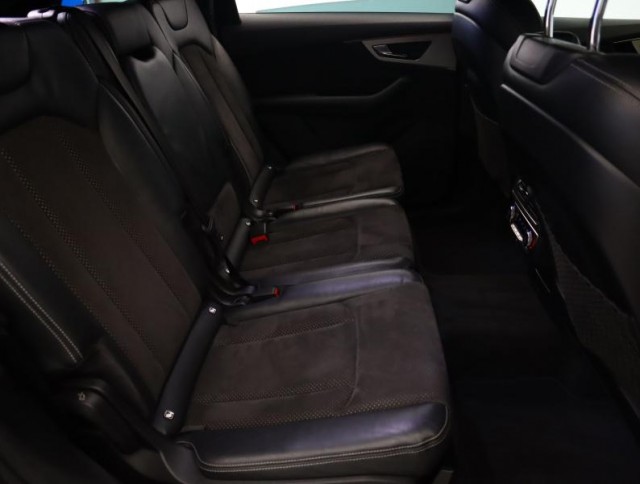 Audi Q7  3.0 TDI 