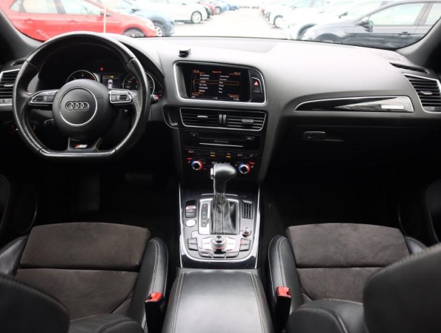 Audi Q5  3.0 TDI S line