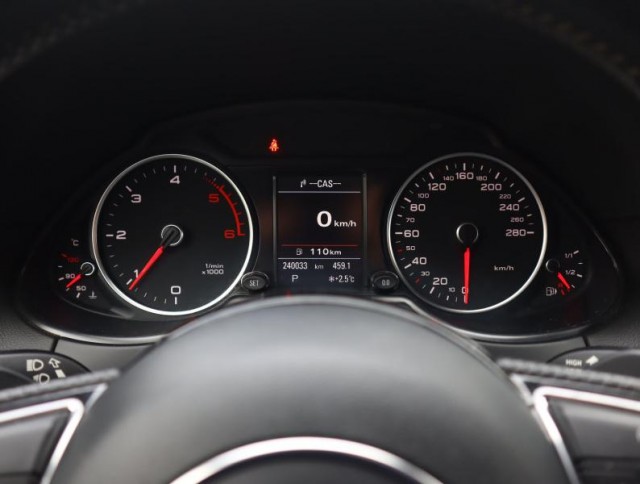 Audi Q5  3.0 TDI S line