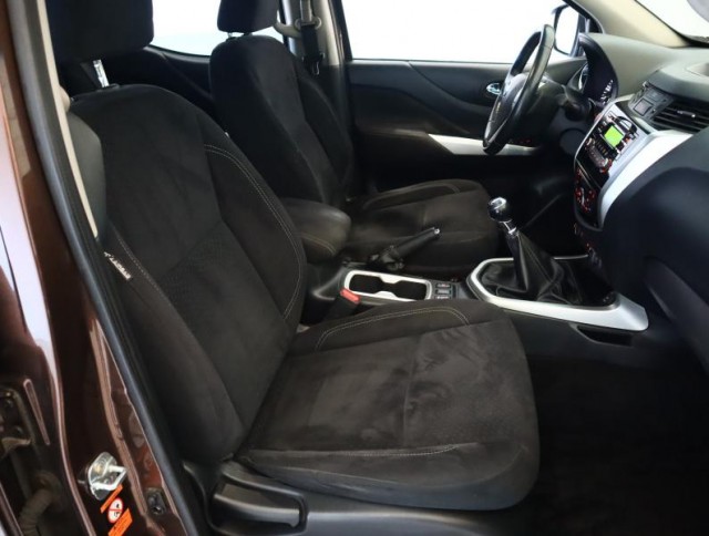 Nissan Navara  2.3 dCi 