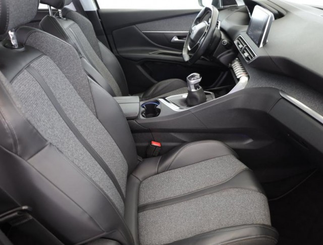 Peugeot 5008  PureTech 130 