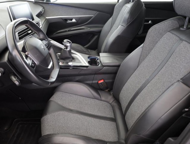 Peugeot 5008  PureTech 130 