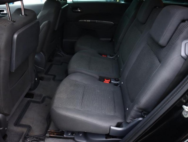 Peugeot 5008  1.6 HDi 