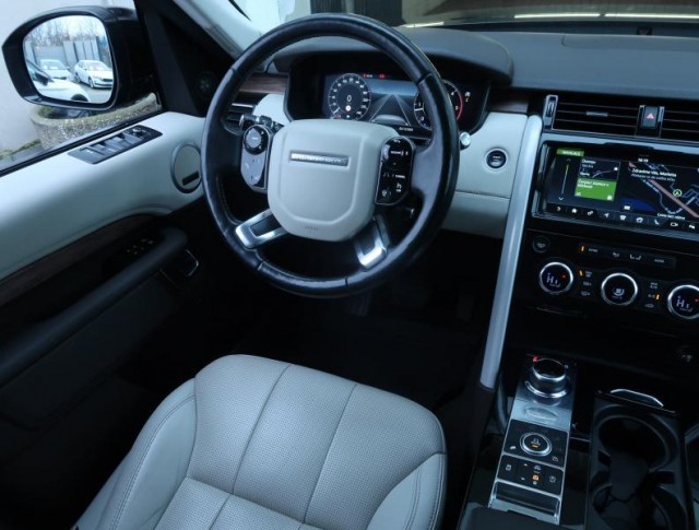 Land Rover Discovery  SDV6 