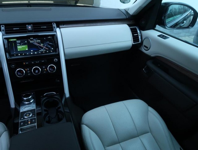 Land Rover Discovery  SDV6 