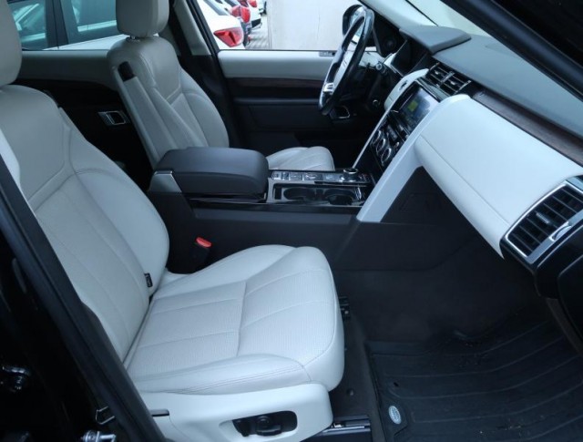 Land Rover Discovery  SDV6 