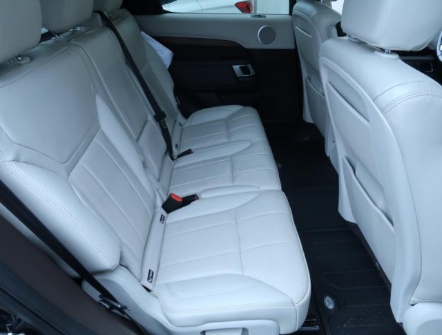 Land Rover Discovery  SDV6 