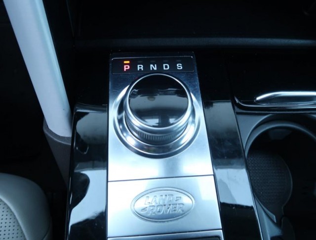 Land Rover Discovery  SDV6 