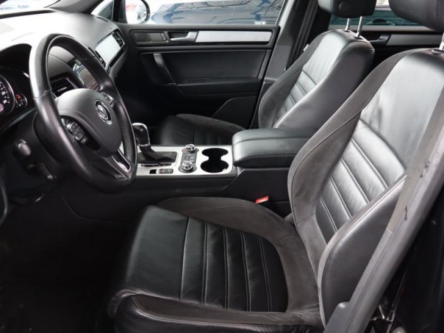 Volkswagen Touareg  3.0 TDI 