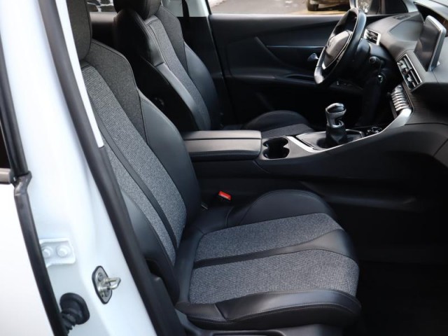 Peugeot 3008  1.5 BlueHDi 