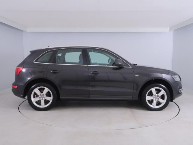 Audi Q5  3.0 TDI S line
