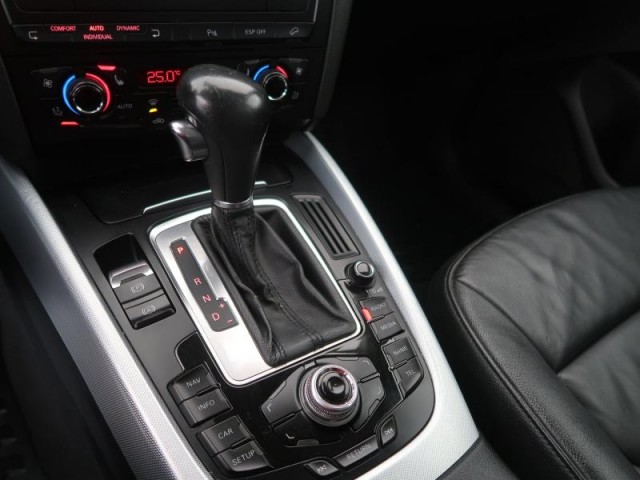 Audi Q5  3.0 TDI S line