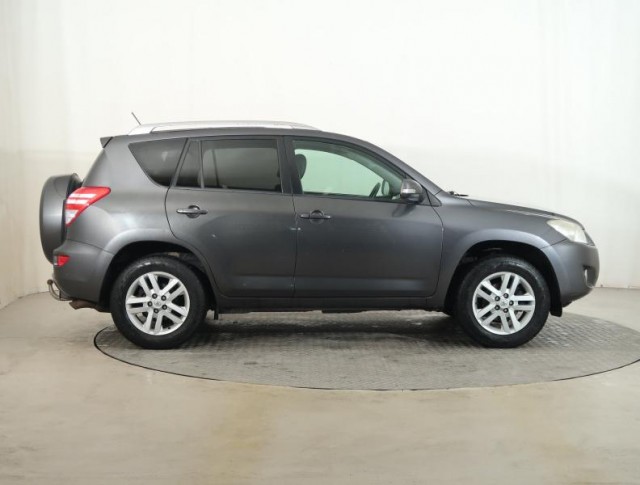 Toyota RAV 4  2.0 VVT-i 