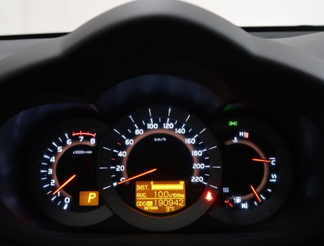 Toyota RAV 4  2.0 VVT-i 