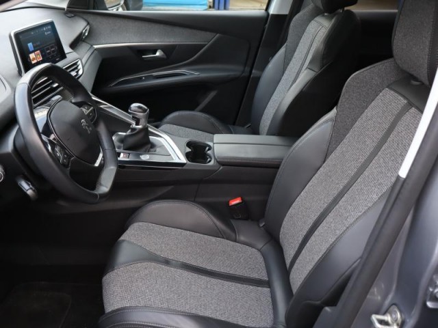 Peugeot 3008  1.2 PureTech 