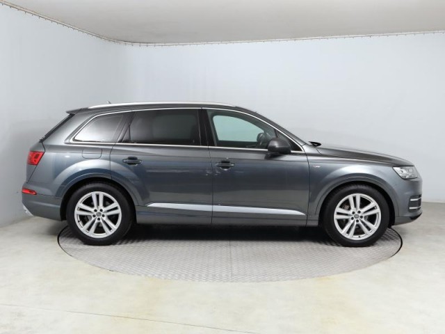 Audi Q7  3.0 TDI S-Line