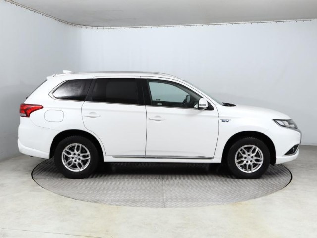 Mitsubishi Outlander  2.0 PHEV 