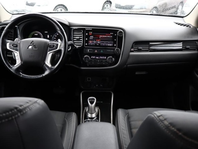 Mitsubishi Outlander  2.0 PHEV 