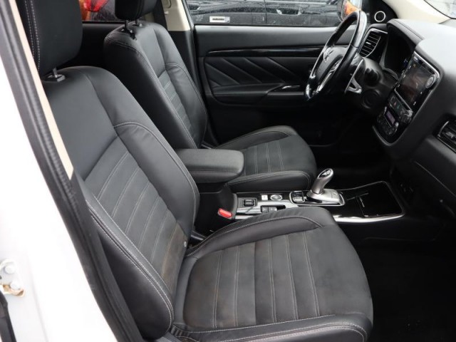 Mitsubishi Outlander  2.0 PHEV 