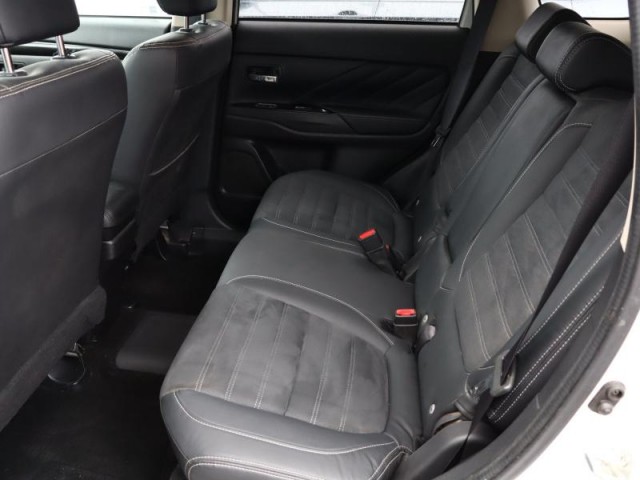 Mitsubishi Outlander  2.0 PHEV 