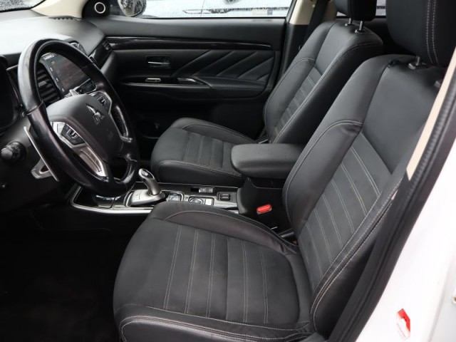 Mitsubishi Outlander  2.0 PHEV 