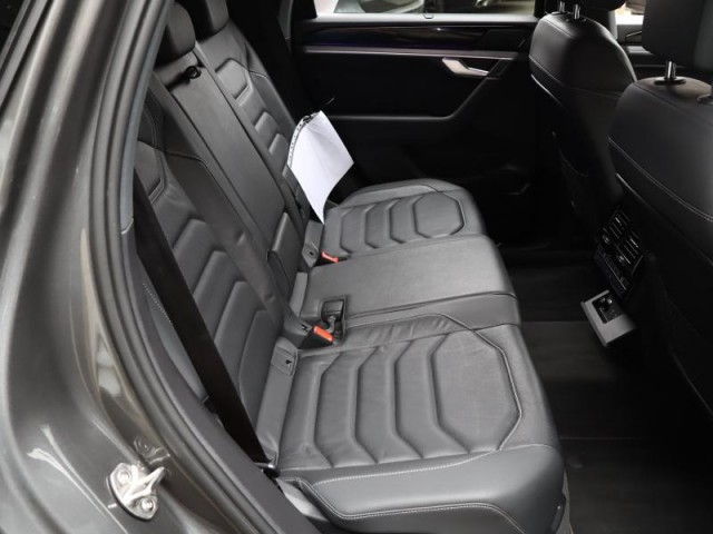 Volkswagen Touareg  3.0 TDI R-Line