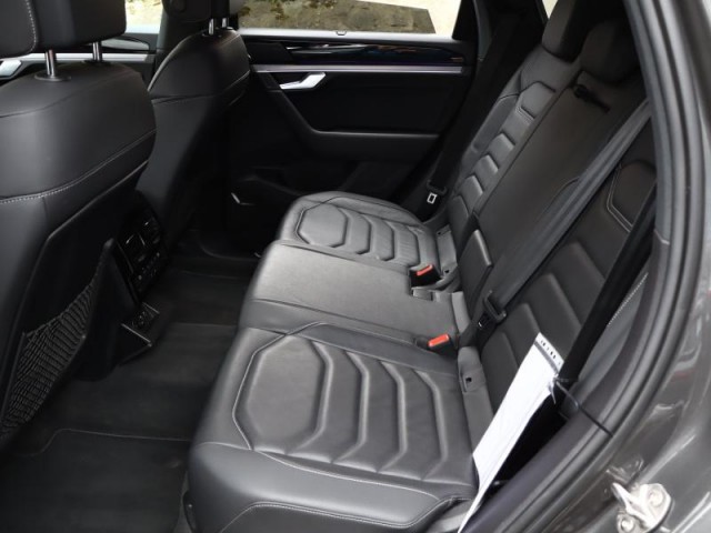 Volkswagen Touareg  3.0 TDI R-Line