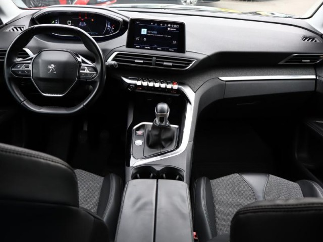 Peugeot 3008  1.2 PureTech Allure