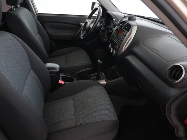 Toyota RAV 4  2.0 VVT-i 