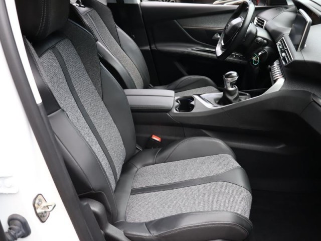 Peugeot 3008  1.2 PureTech Allure