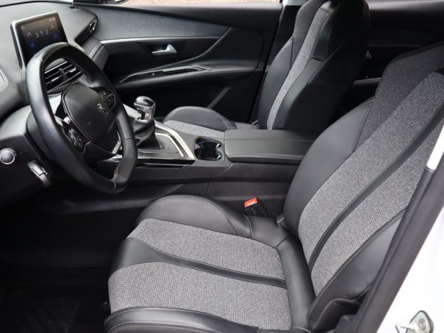 Peugeot 3008  1.2 PureTech Allure