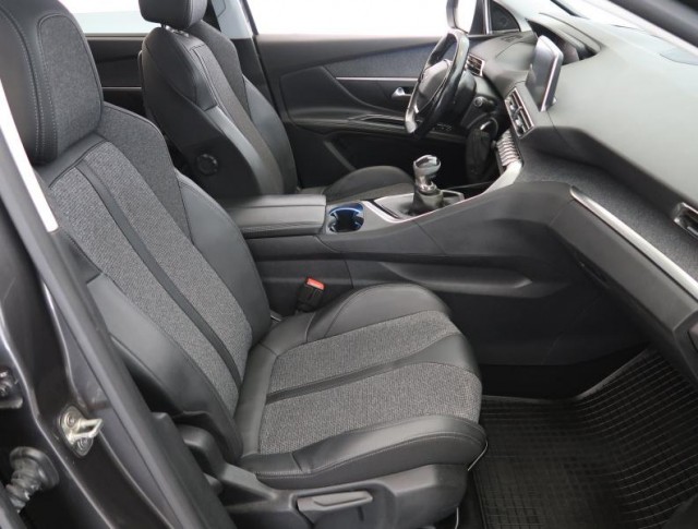 Peugeot 5008  1.5 BlueHDi Allure