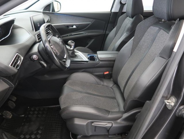 Peugeot 5008  1.5 BlueHDi Allure