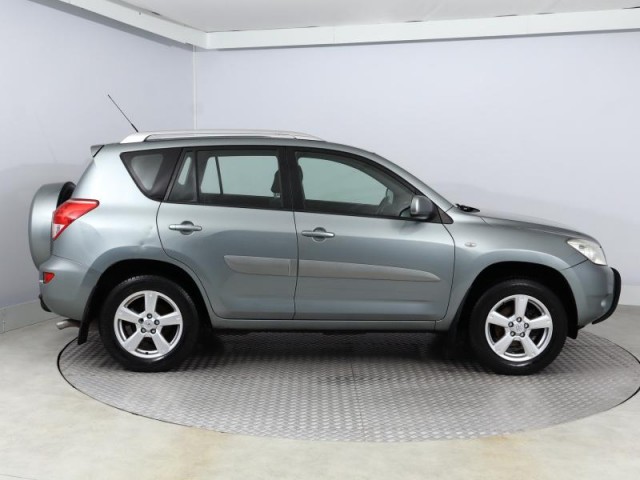 Toyota RAV 4  2.0 VVT-i 