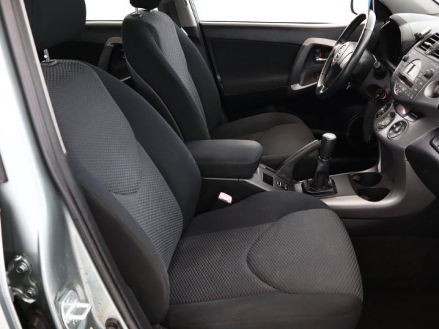 Toyota RAV 4  2.0 VVT-i 