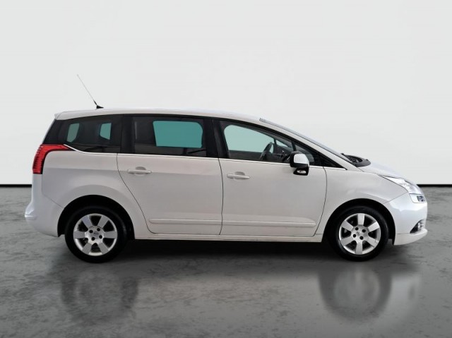 Peugeot 5008  1.6 HDi 