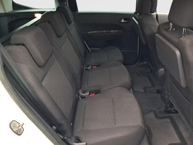 Peugeot 5008  1.6 HDi 