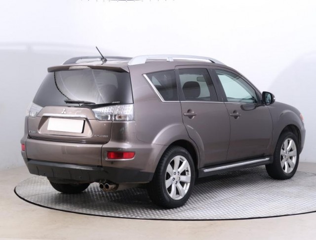 Mitsubishi Outlander  2.2 DI-D 