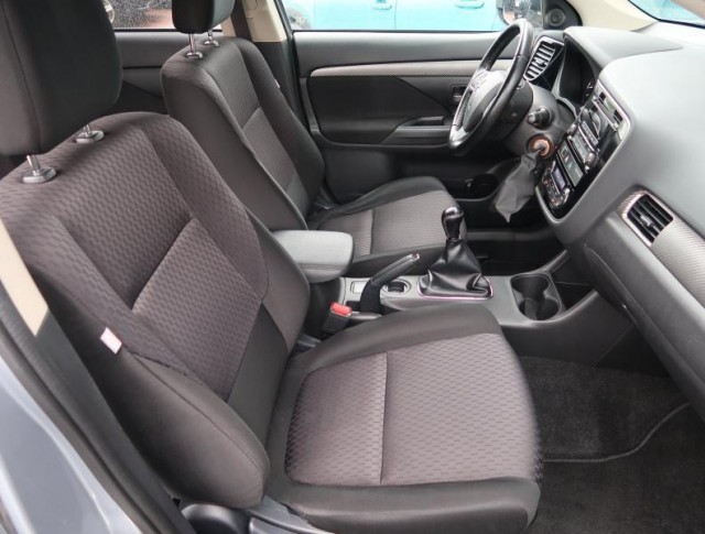 Mitsubishi Outlander  2.0 