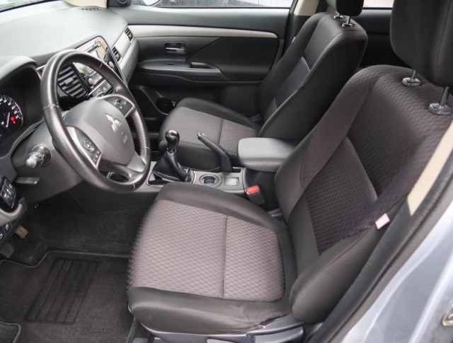 Mitsubishi Outlander  2.0 