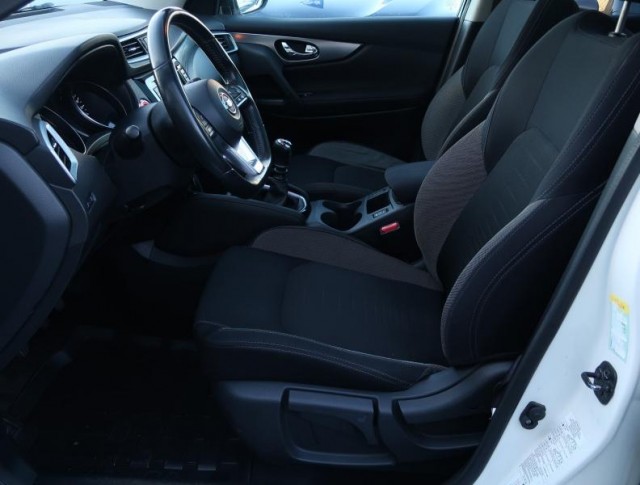 Nissan Qashqai  1.6 DIG-T N-Connecta