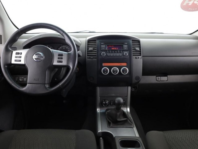 Nissan Navara  2.5 D 