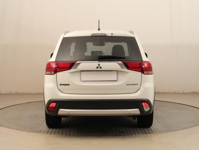 Mitsubishi Outlander  2.2 DI-D Instyle