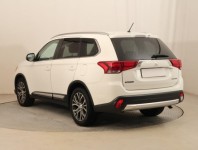 Mitsubishi Outlander  2.2 DI-D Instyle